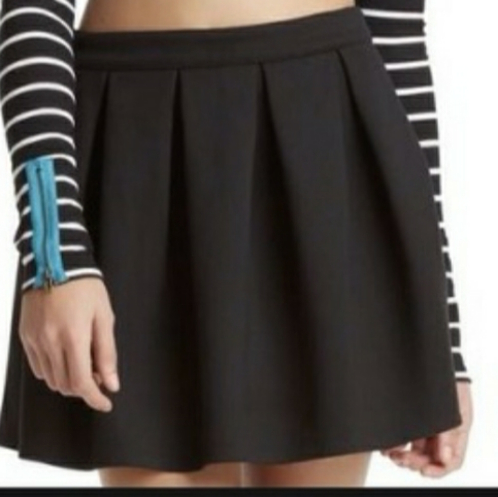 Pretty Little Liars Black Pleated Skirt